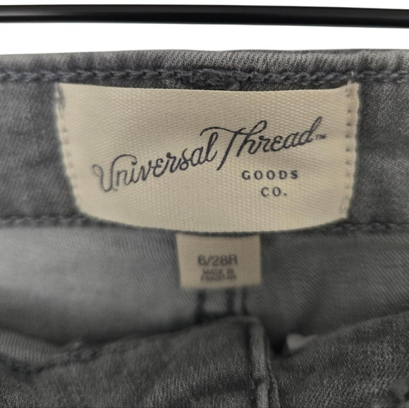 Universal Threads Gray Denim Jeans Size 6/28 - Picture 4 of 4